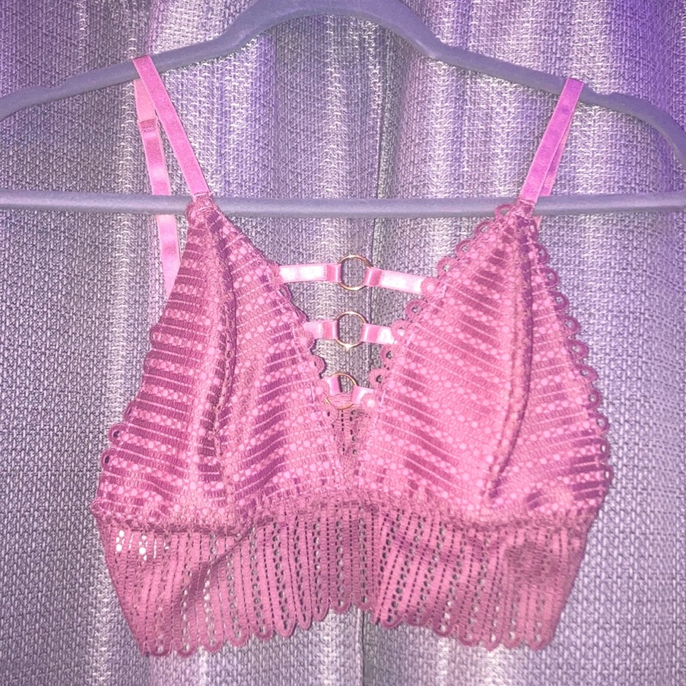 Brand (doesn’t show a brand) color pinkish purple,size small, good condition.